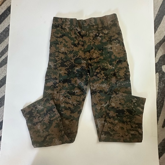 Green and Brown Camouflage Matching Set Durable Outdoor Wear - Picture 4 of 11